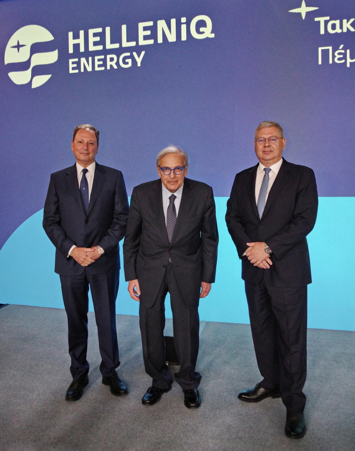 1.	Από αριστερά, ο νέος Πρόεδρος του Δ.Σ. της HELLENiQ ENERGY κ. Σπήλιος Λιβανός, o απερχόμενος Πρόεδρος κ. Γιάννης Παπαθανασίου και δίπλα του ο Διευθύνων Σύμβουλος κ. Ανδρέας Σιάμισιης.